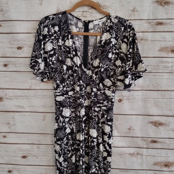Likely Nellie Navy Blue & White Floral V-neck Jumpsuit Size 0 NWT - Picture 2 of 7